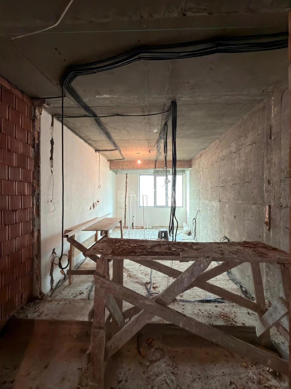 Satılır 4 otaqlı mənzil 135 m²