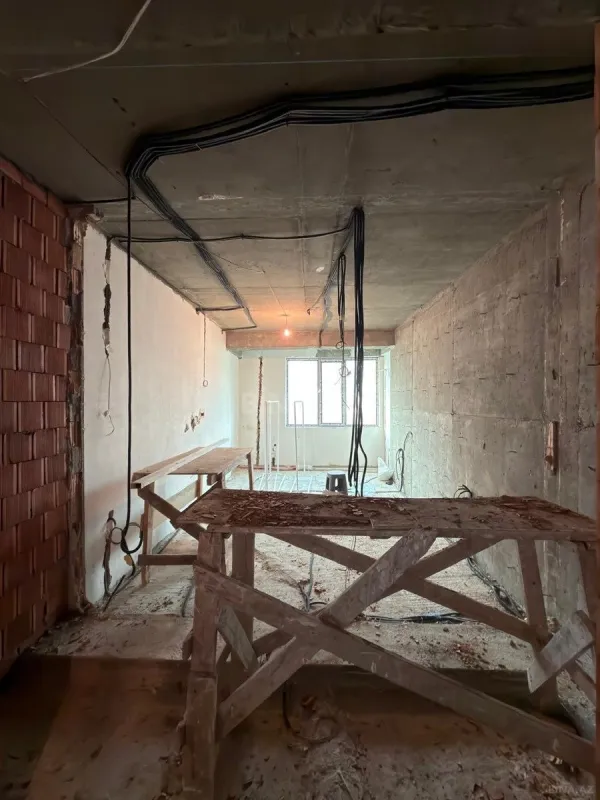 Satılır 4 otaqlı mənzil 135 m²