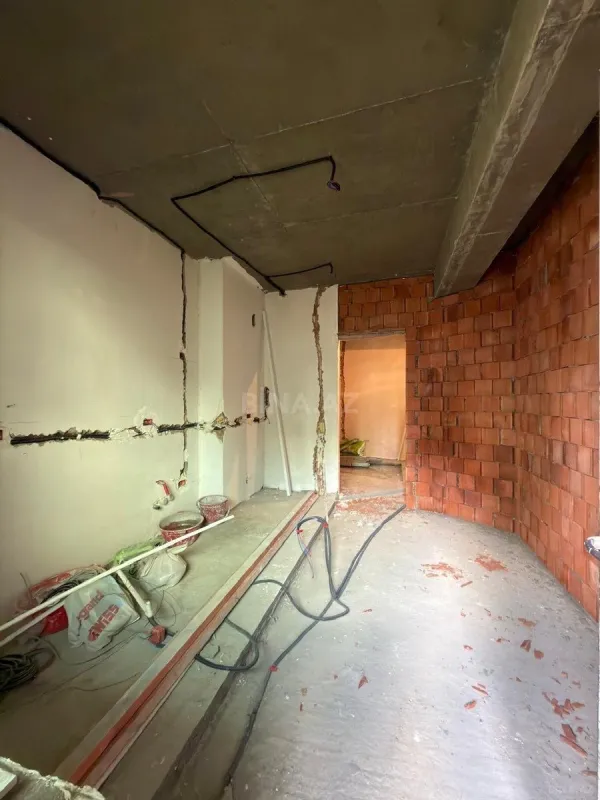 Satılır 4 otaqlı mənzil 135 m²