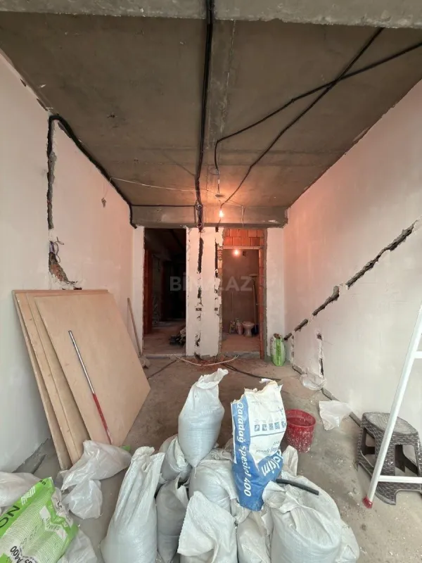 Satılır 4 otaqlı mənzil 135 m²