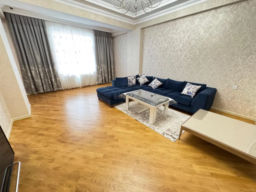 Kirayə verilir 2 otaqlı mənzil 100 m²
