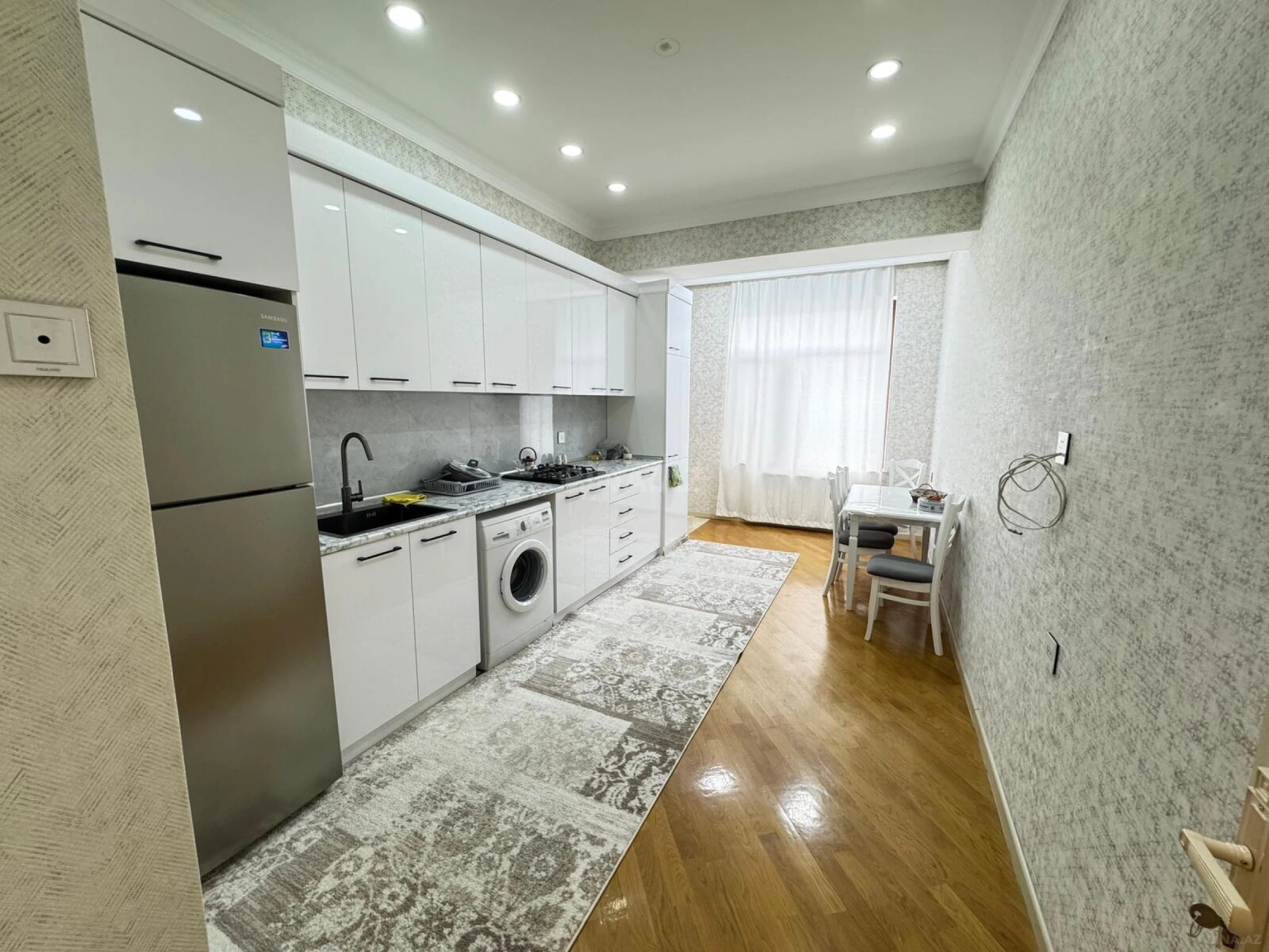 Kirayə verilir 2 otaqlı mənzil 100 m²