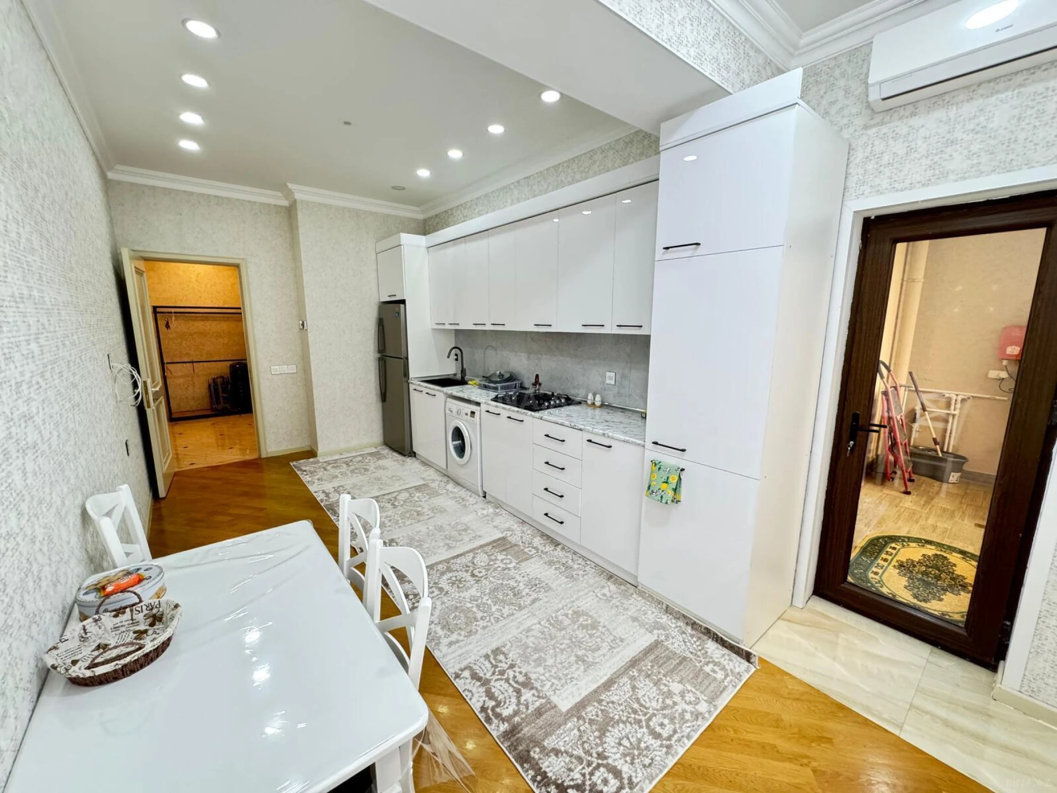 Kirayə verilir 2 otaqlı mənzil 100 m²