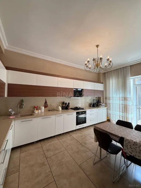 Satılır 6 otaqlı həyət evi 330 m²