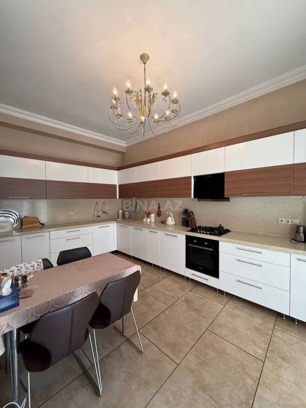 Satılır 6 otaqlı həyət evi 330 m²