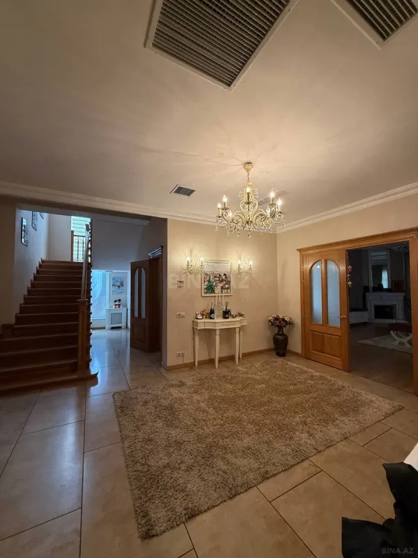 Satılır 6 otaqlı həyət evi 330 m²