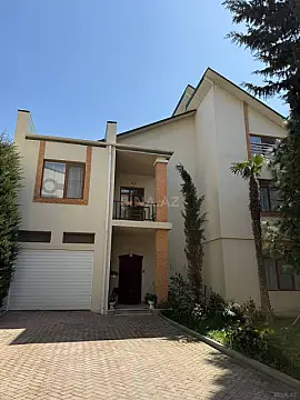 Satılır 6 otaqlı həyət evi 330 m²