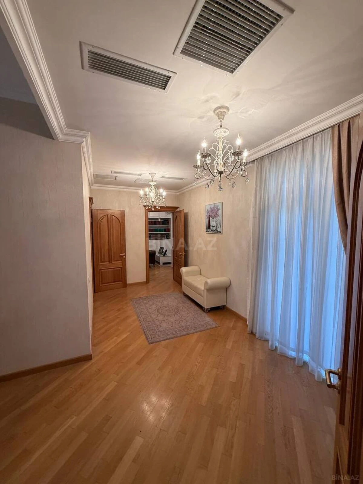 Satılır 6 otaqlı həyət evi 330 m²