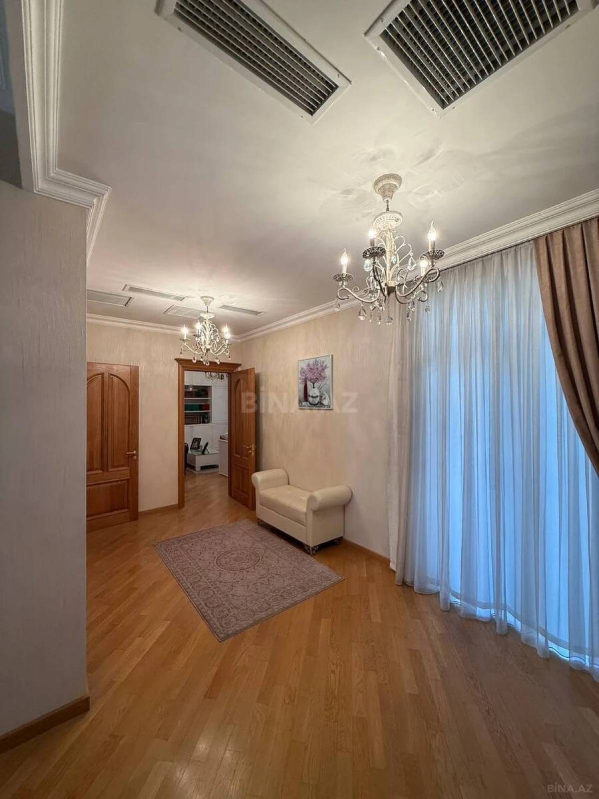 Satılır 6 otaqlı həyət evi 330 m²
