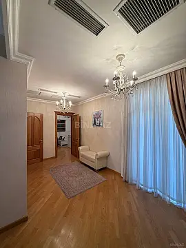 Satılır 6 otaqlı həyət evi 330 m²