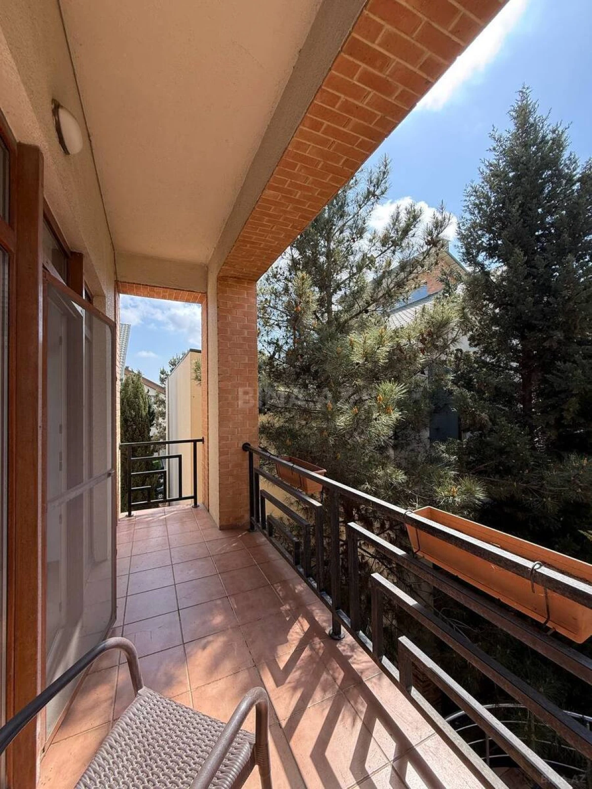 Satılır 6 otaqlı həyət evi 330 m²