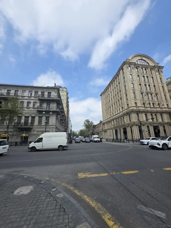 Satılır 2 otaqlı mənzil 68 m²