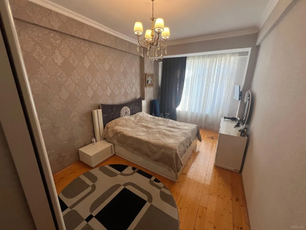 Satılır 4 otaqlı mənzil 128.1 m²
