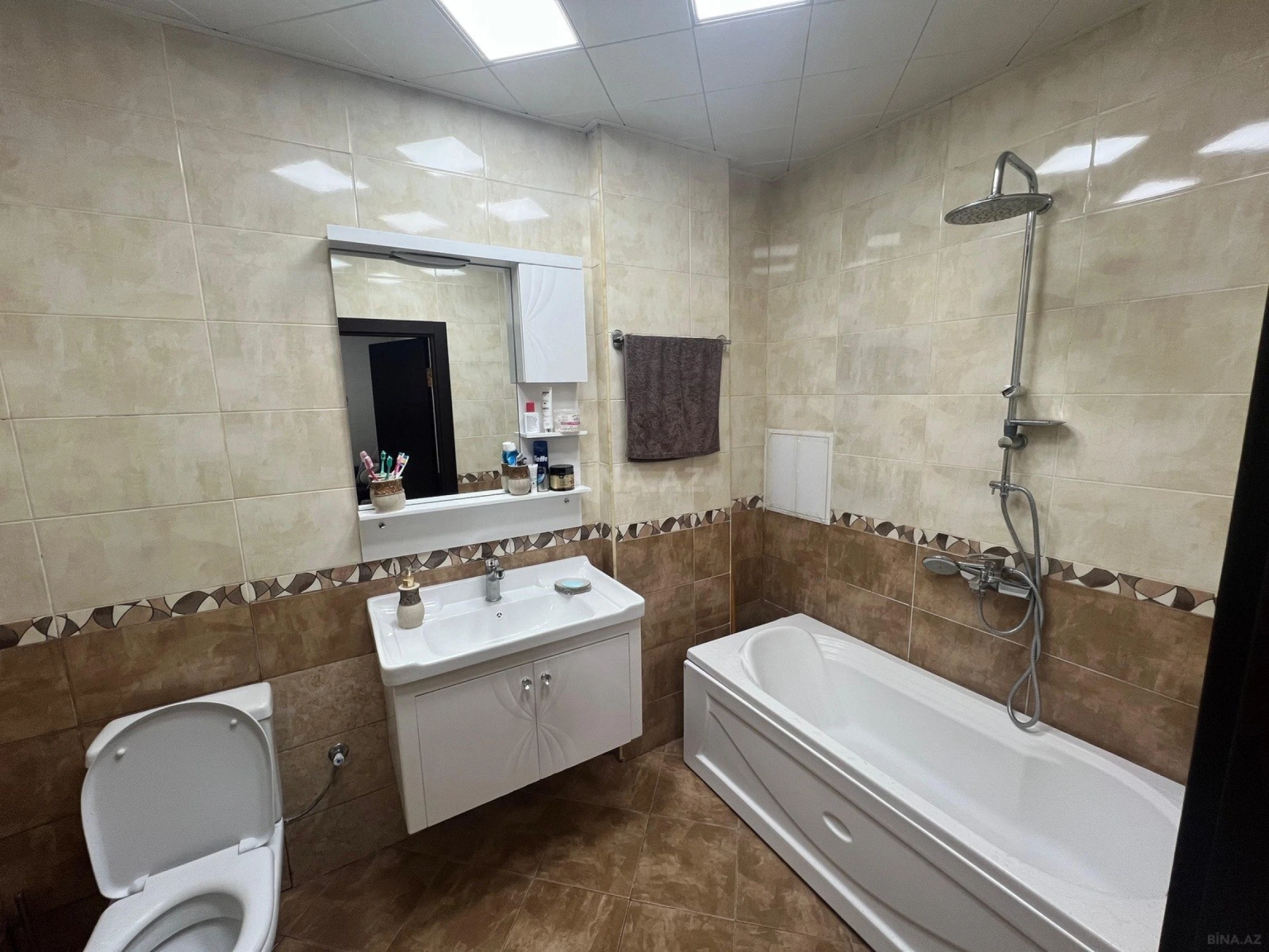 Satılır 4 otaqlı mənzil 128.1 m²