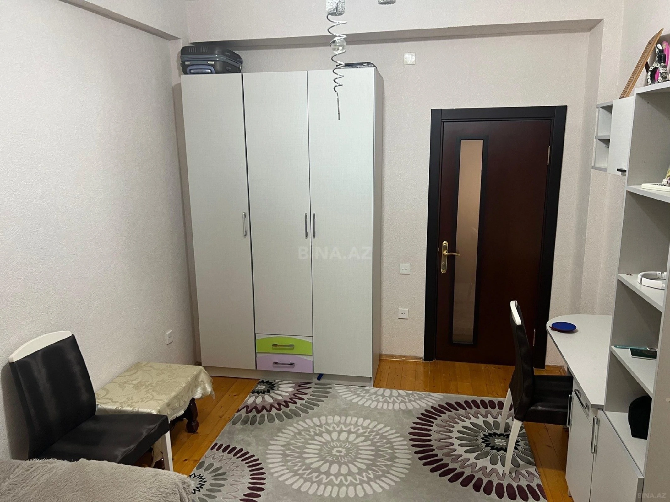 Satılır 4 otaqlı mənzil 128.1 m²