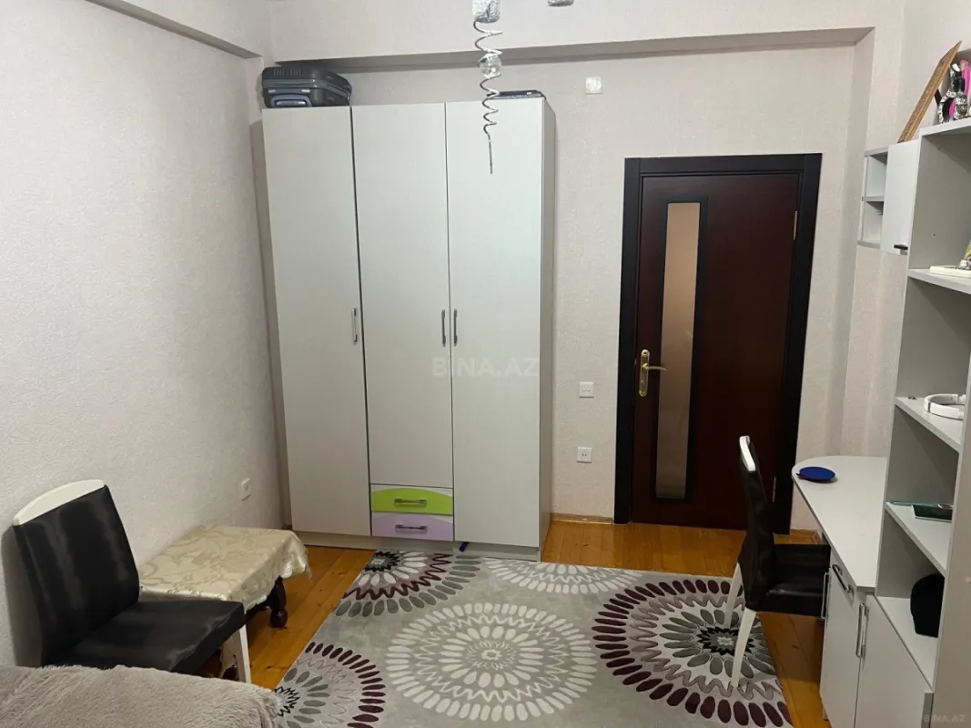 Satılır 4 otaqlı mənzil 128.1 m²