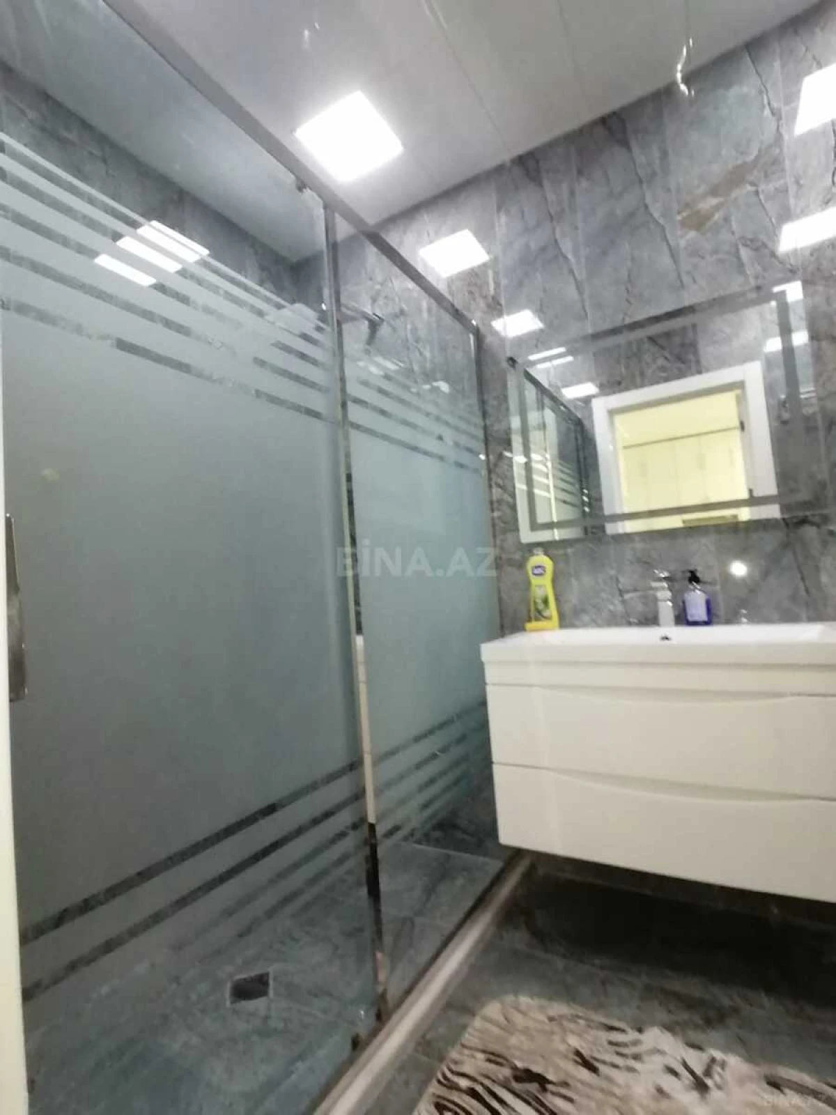 Kirayə verilir 2 otaqlı mənzil 70 m²