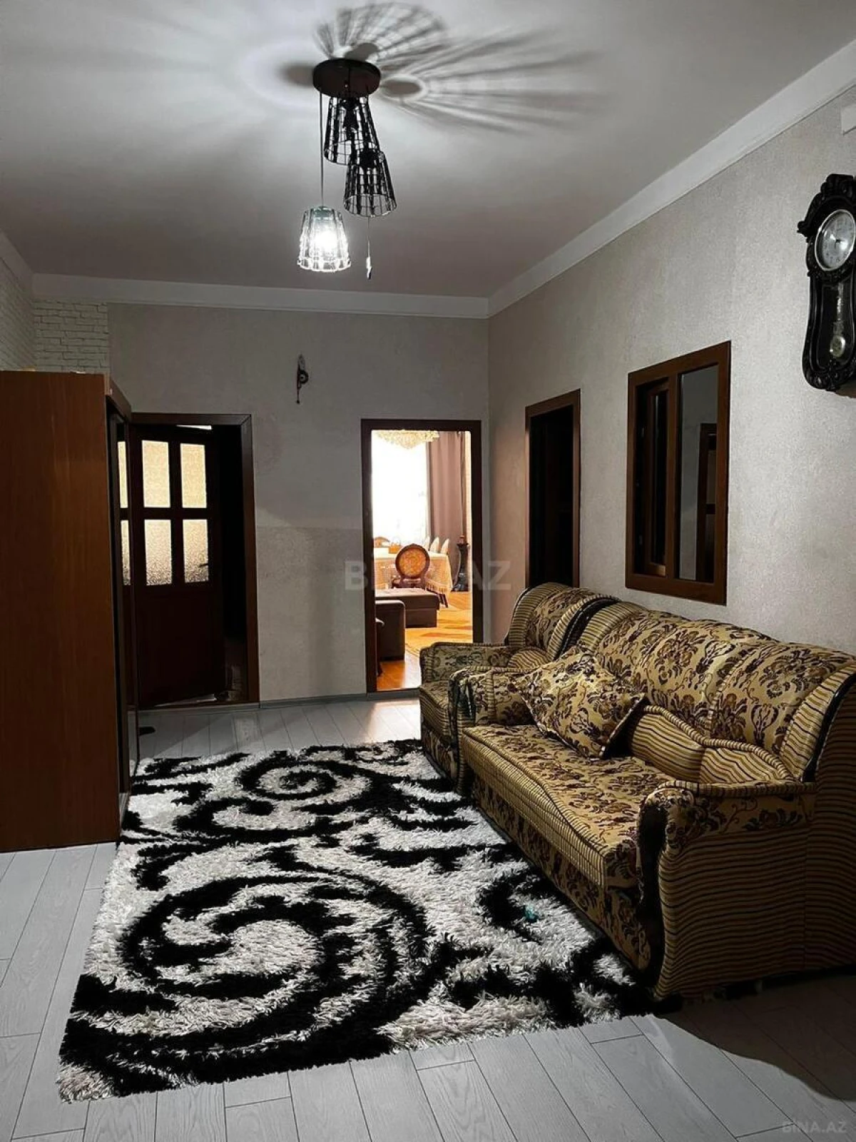 Satılır 4 otaqlı mənzil 149 m²