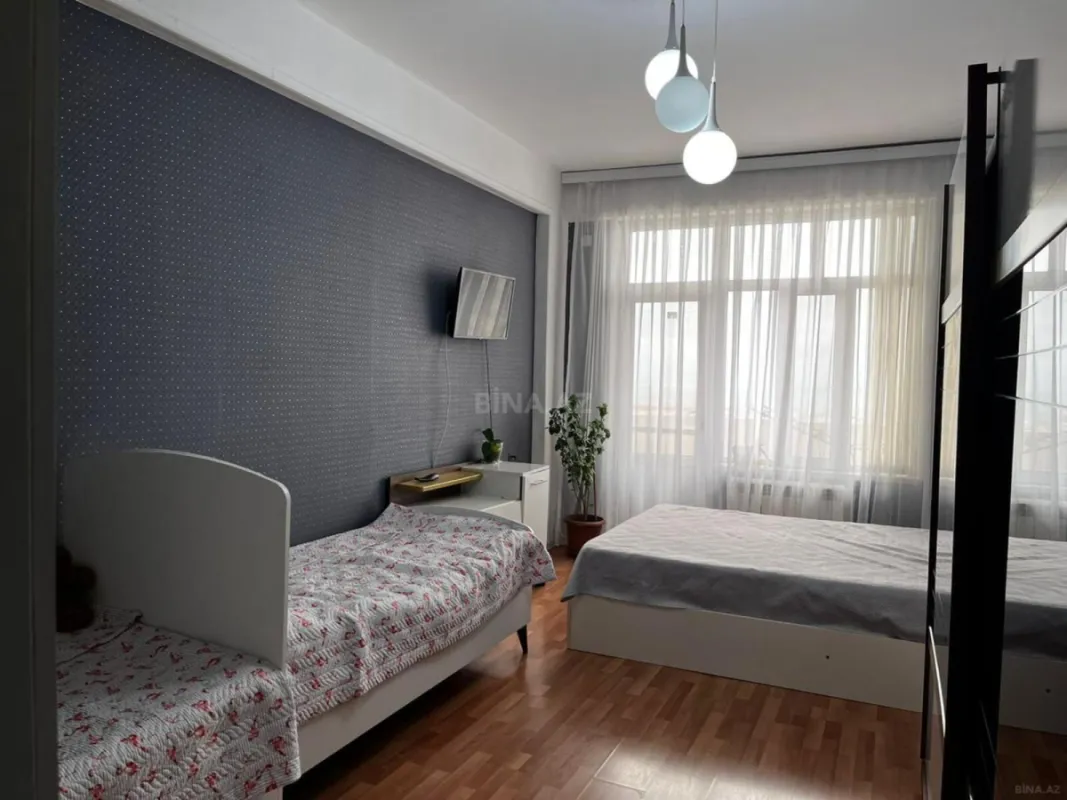 Satılır 4 otaqlı mənzil 149 m²