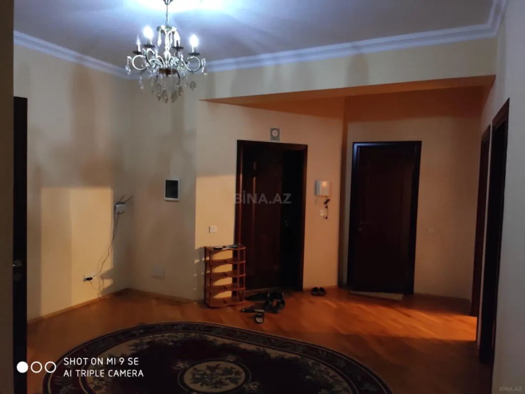 Kirayə verilir 3 otaqlı mənzil 156 m²