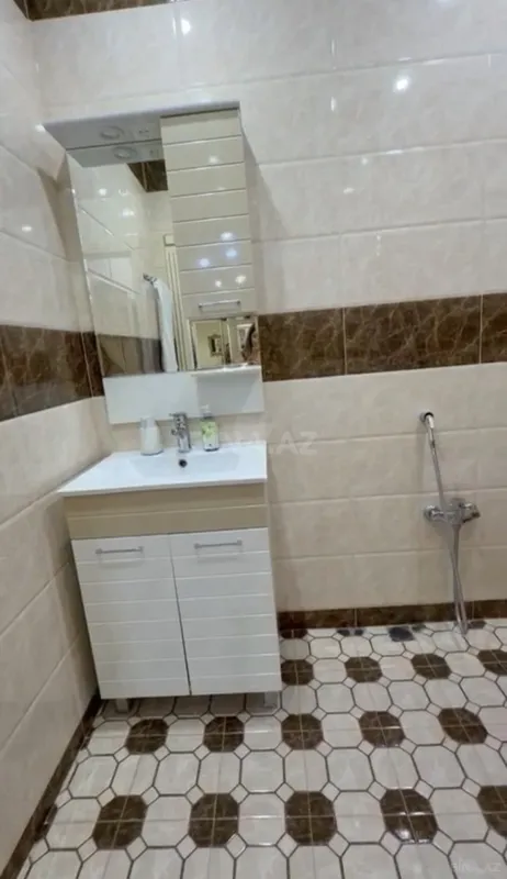 Satılır 3 otaqlı mənzil 127 m²