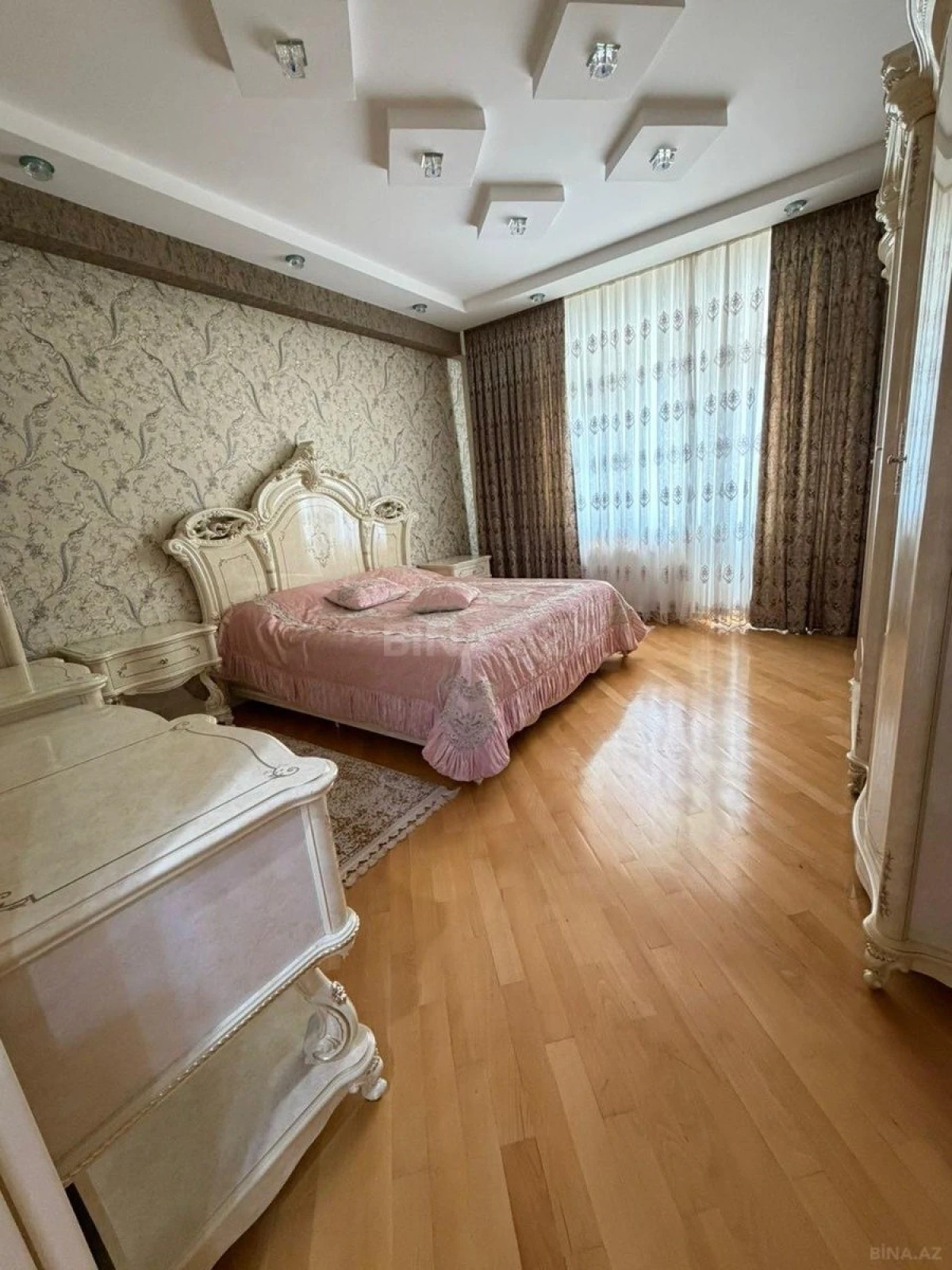 Satılır 3 otaqlı mənzil 127 m²