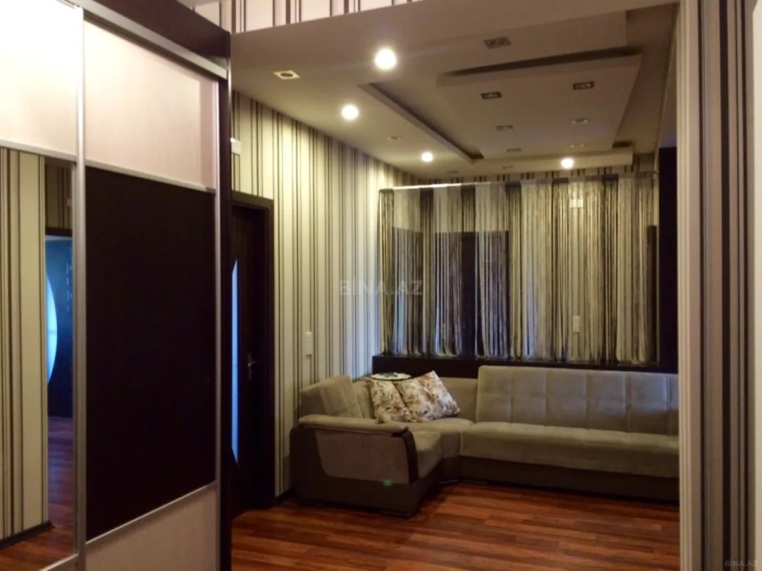 Satılır 4 otaqlı mənzil 117 m²