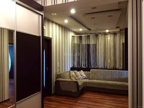 Satılır 4 otaqlı mənzil 117 m²