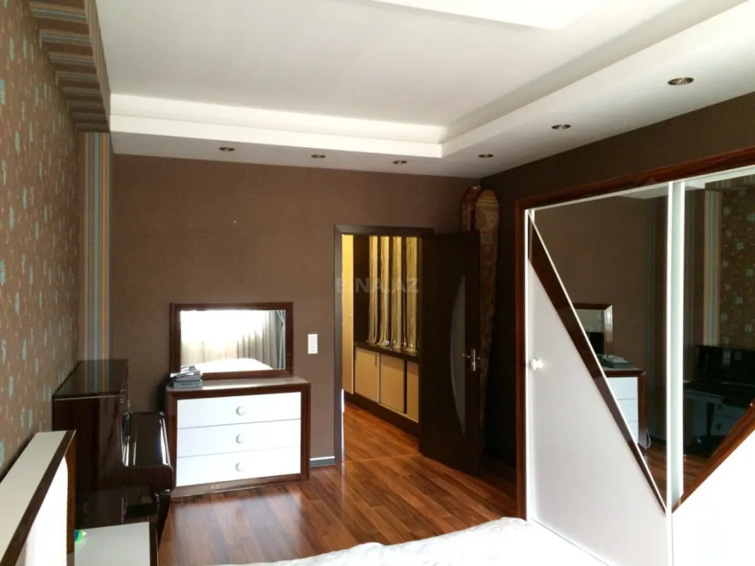Satılır 4 otaqlı mənzil 117 m²