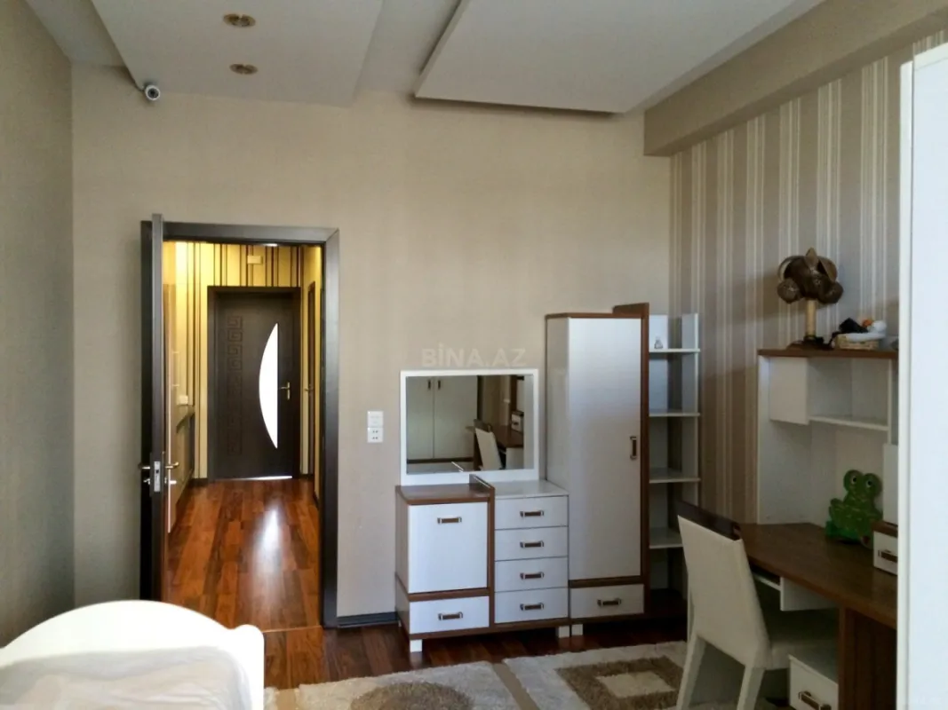 Satılır 4 otaqlı mənzil 117 m²