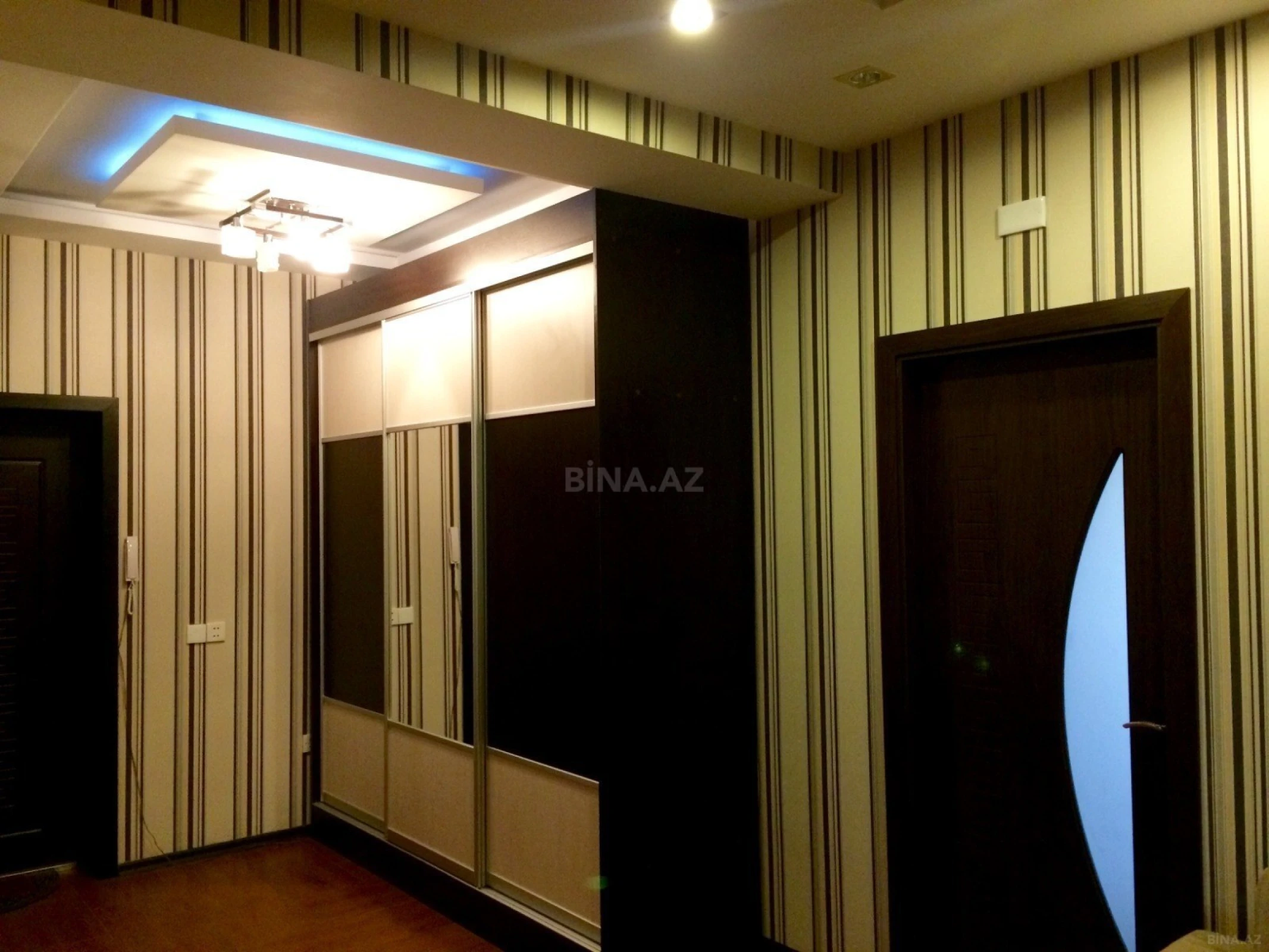 Satılır 4 otaqlı mənzil 117 m²