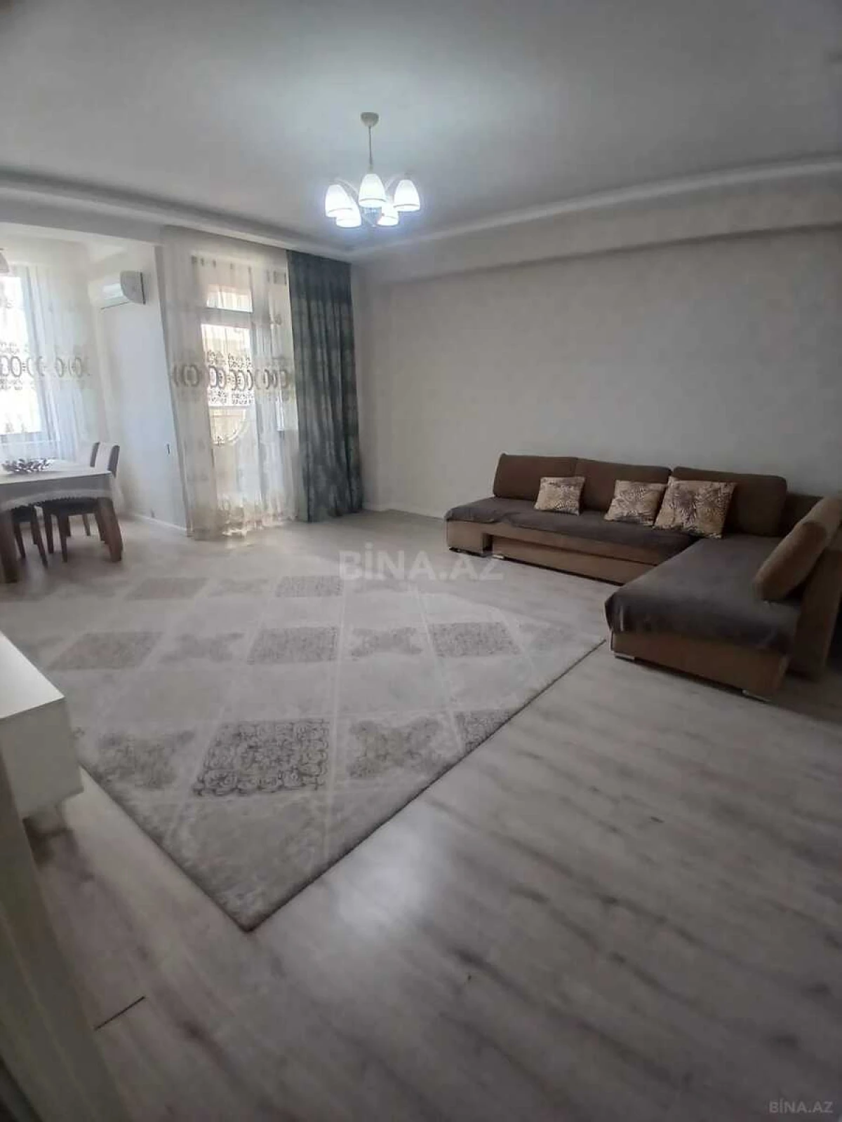 Kirayə verilir 2 otaqlı mənzil 72 m²