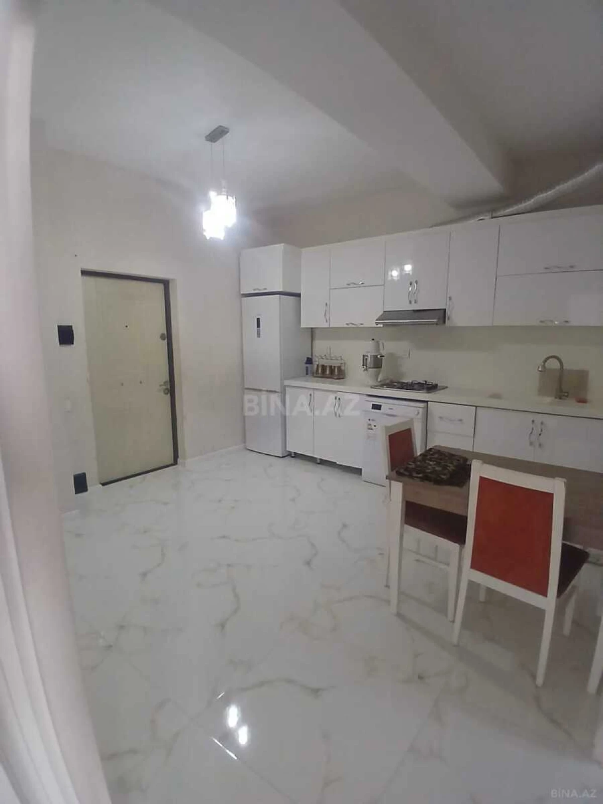 Kirayə verilir 2 otaqlı mənzil 72 m²