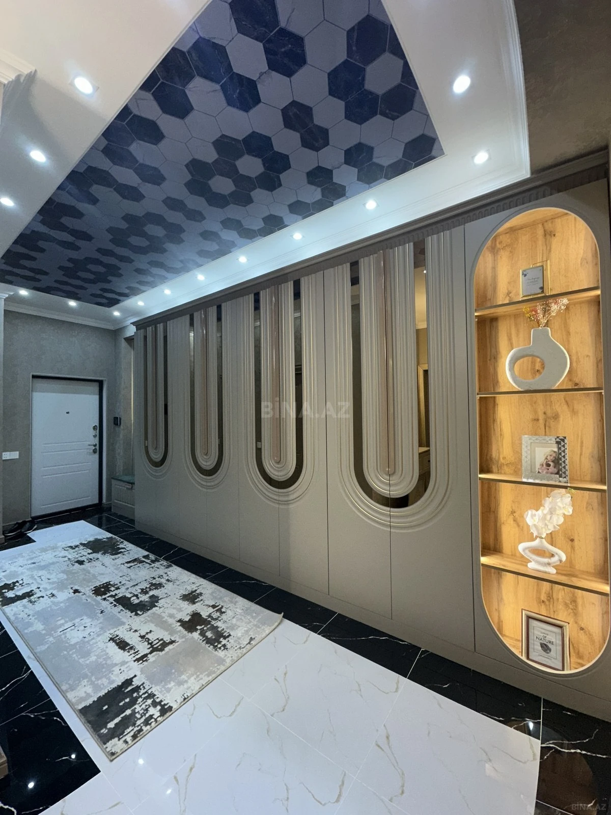 Satılır 3 otaqlı mənzil 129 m²