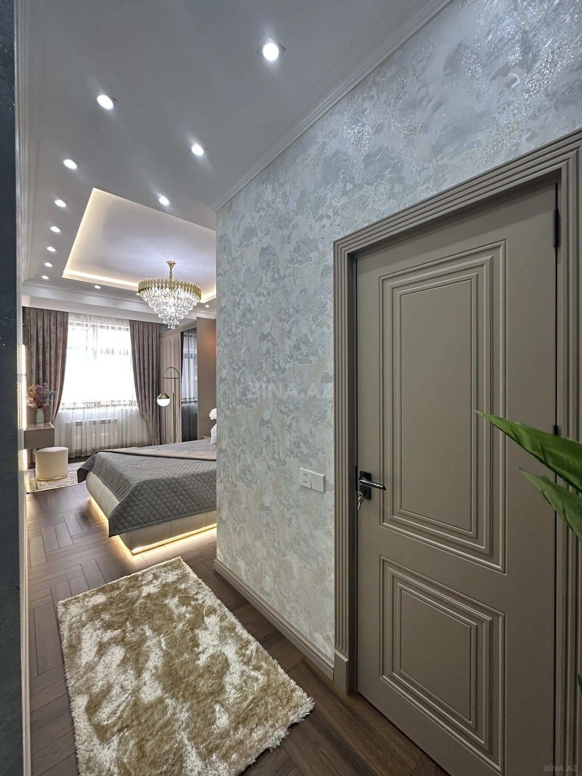 Satılır 3 otaqlı mənzil 129 m²