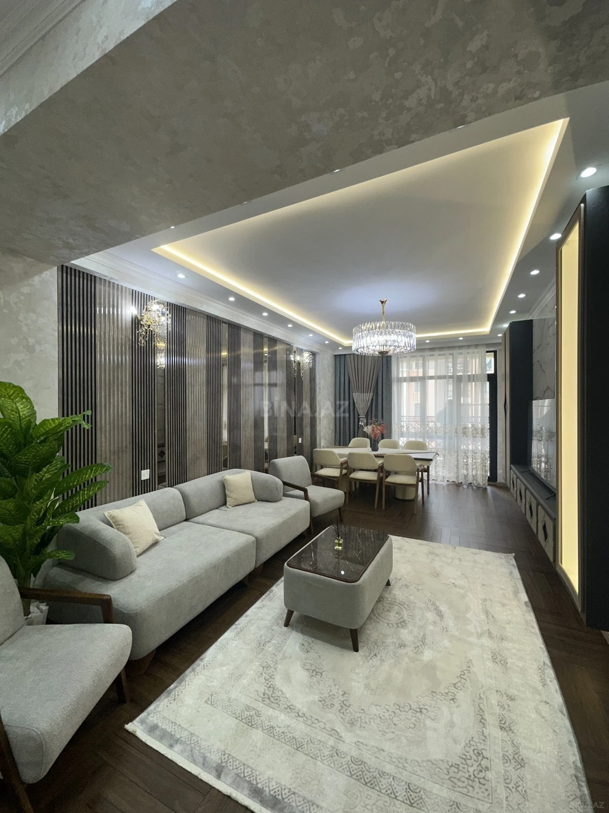 Satılır 3 otaqlı mənzil 129 m²