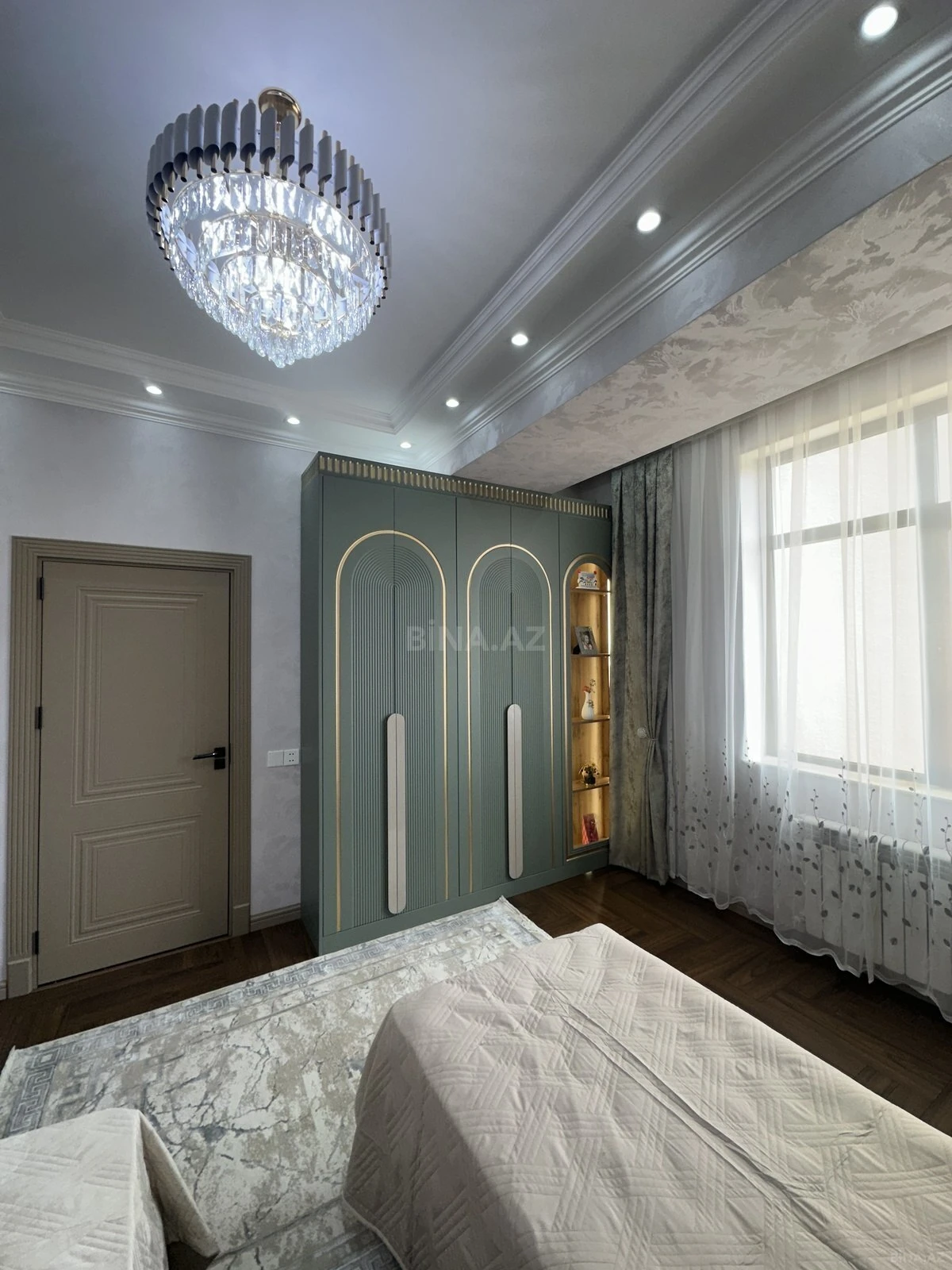 Satılır 3 otaqlı mənzil 129 m²