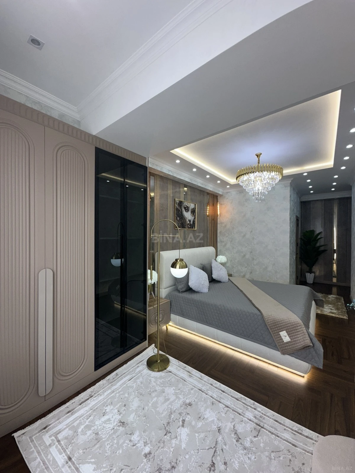 Satılır 3 otaqlı mənzil 129 m²