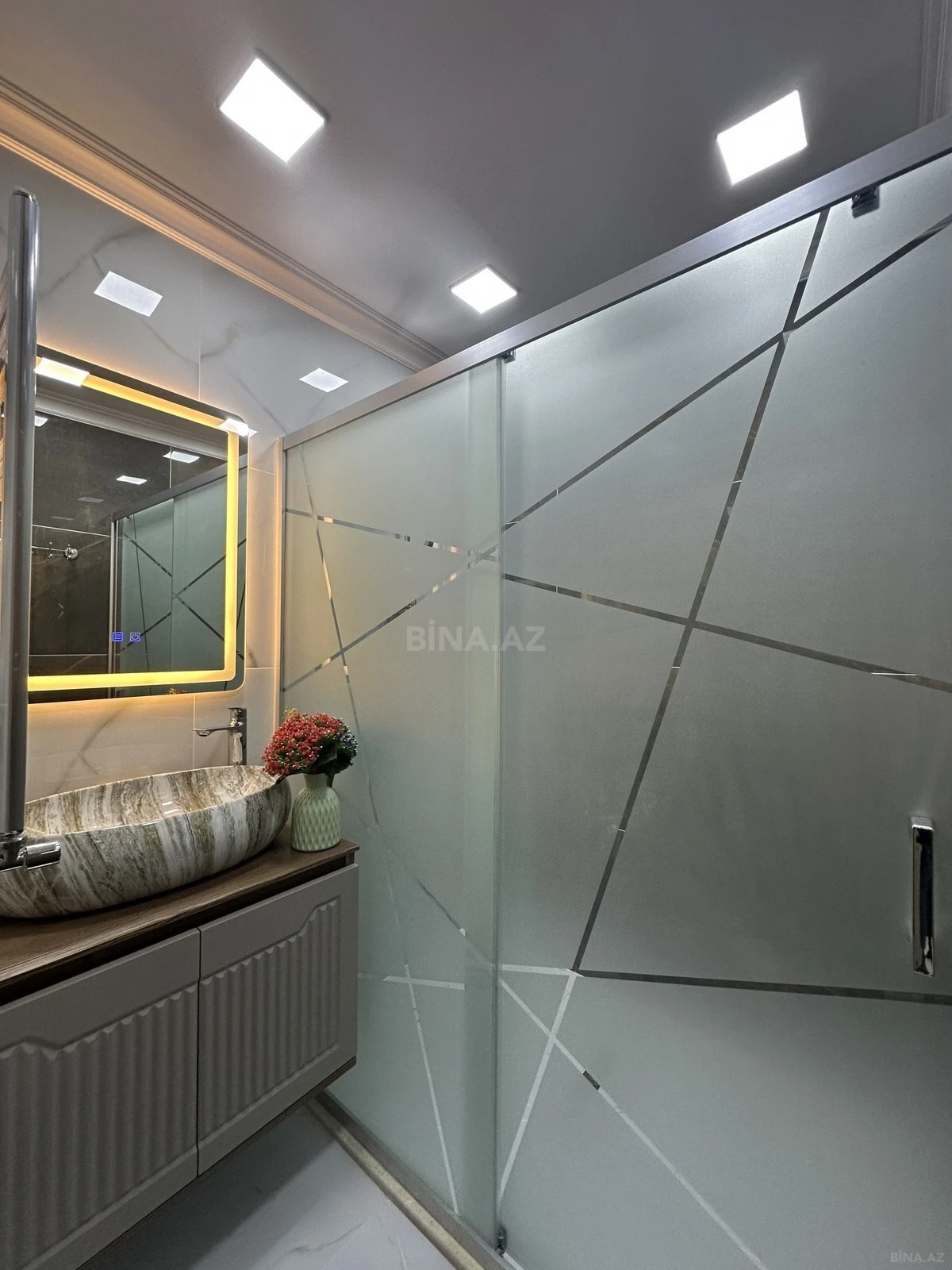 Satılır 3 otaqlı mənzil 129 m²