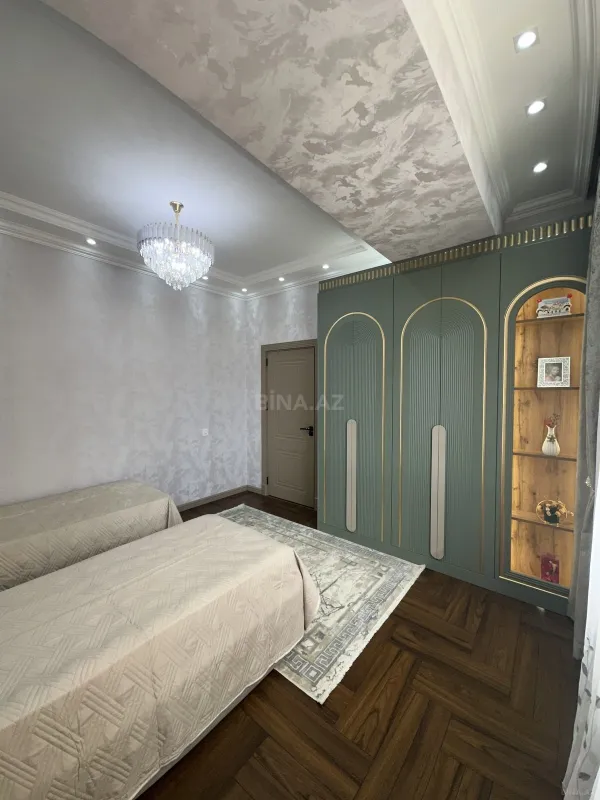 Satılır 3 otaqlı mənzil 129 m²
