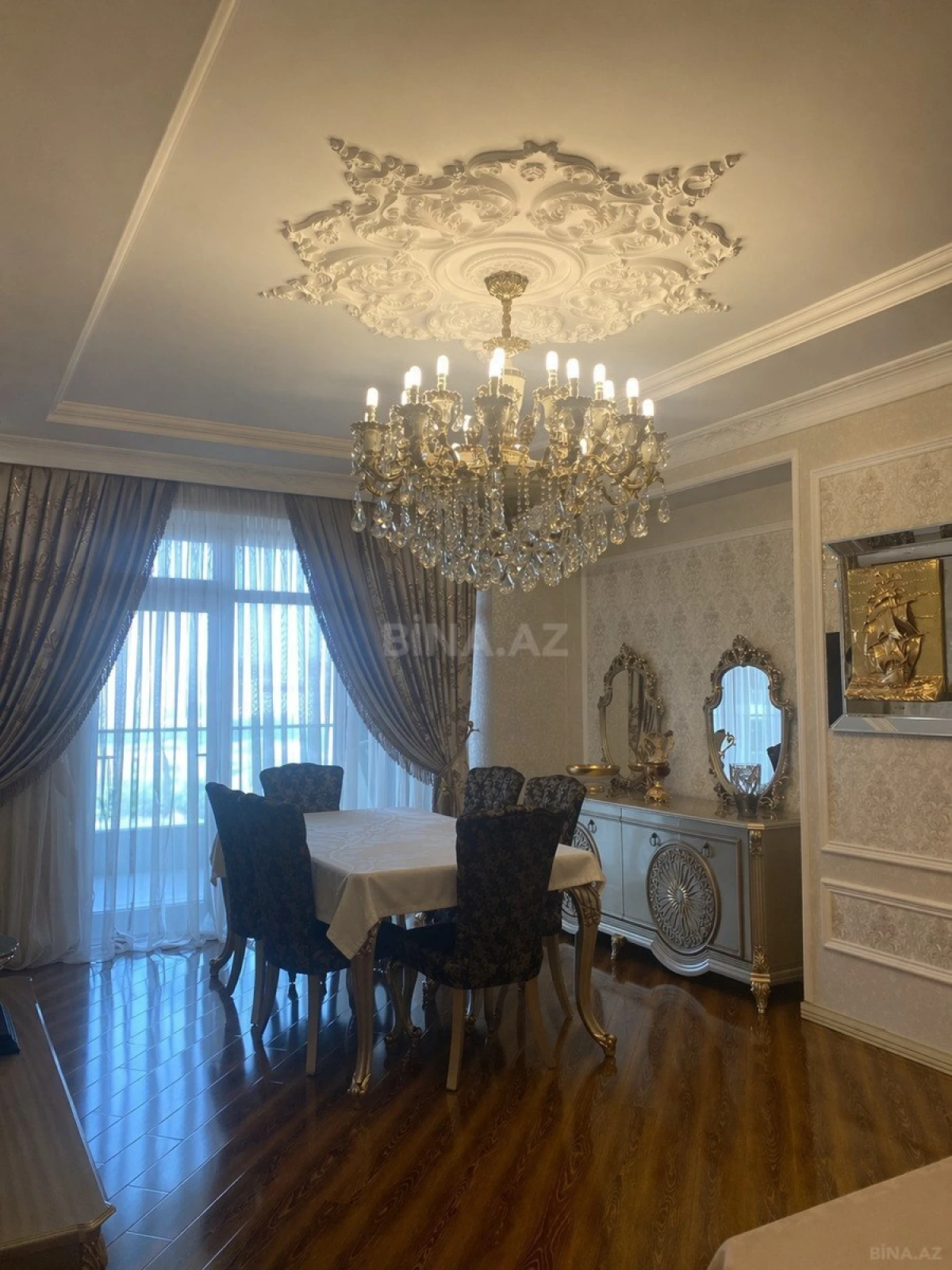 Kirayə verilir 3 otaqlı mənzil 147 m²