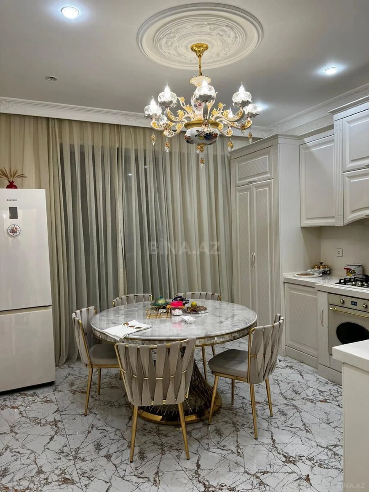 Kirayə verilir 3 otaqlı mənzil 147 m²