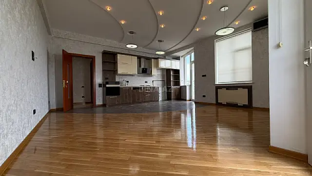 Satılır 3 otaqlı mənzil 120 m² — Bakı, İnşaatçılar 3 otaq 120.00 m²