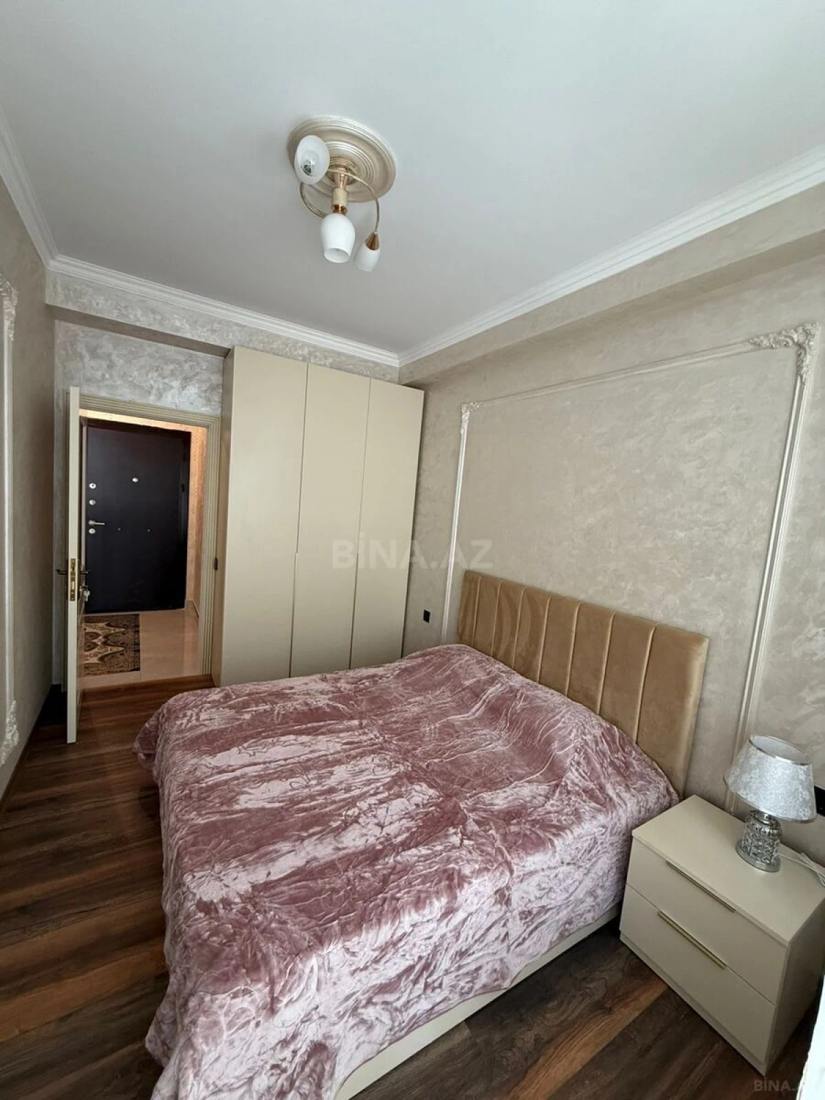 Kirayə verilir 2 otaqlı mənzil 70 m²