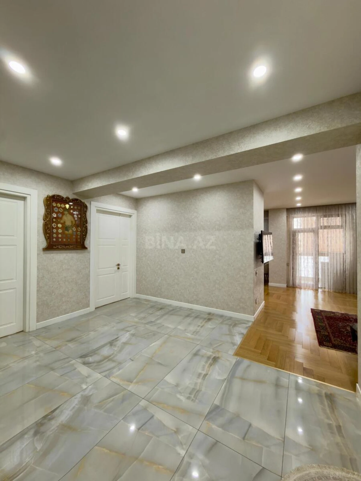 Satılır 5 otaqlı mənzil 201 m²