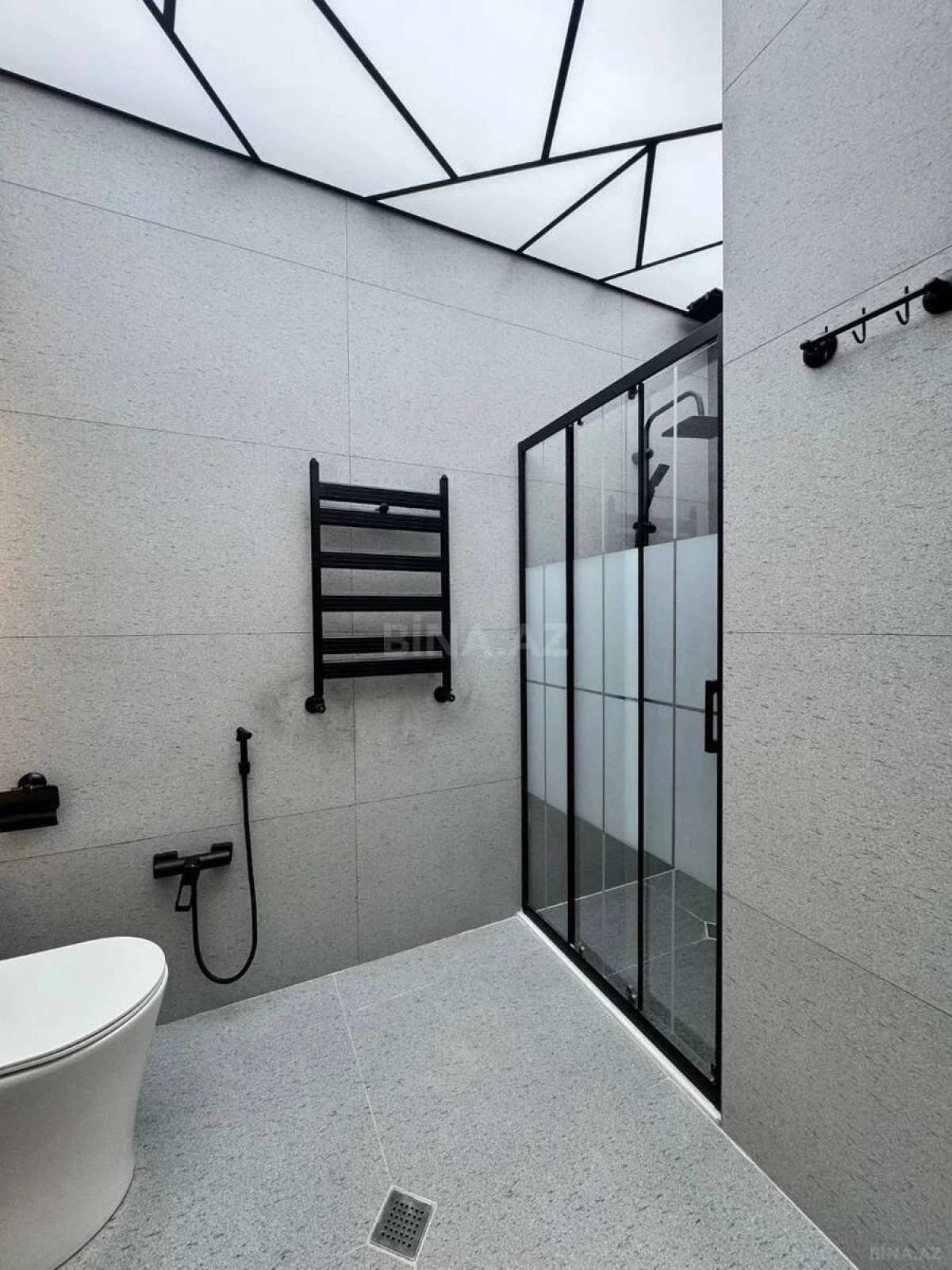 Kirayə verilir 2 otaqlı mənzil 90 m²