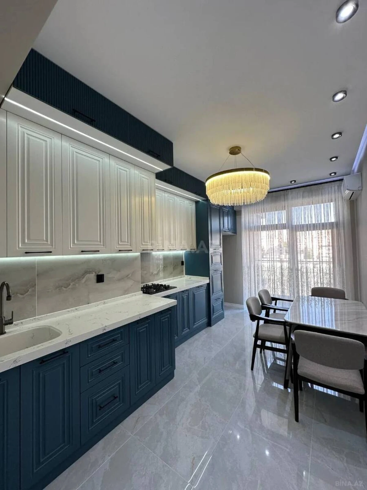 Kirayə verilir 2 otaqlı mənzil 90 m²