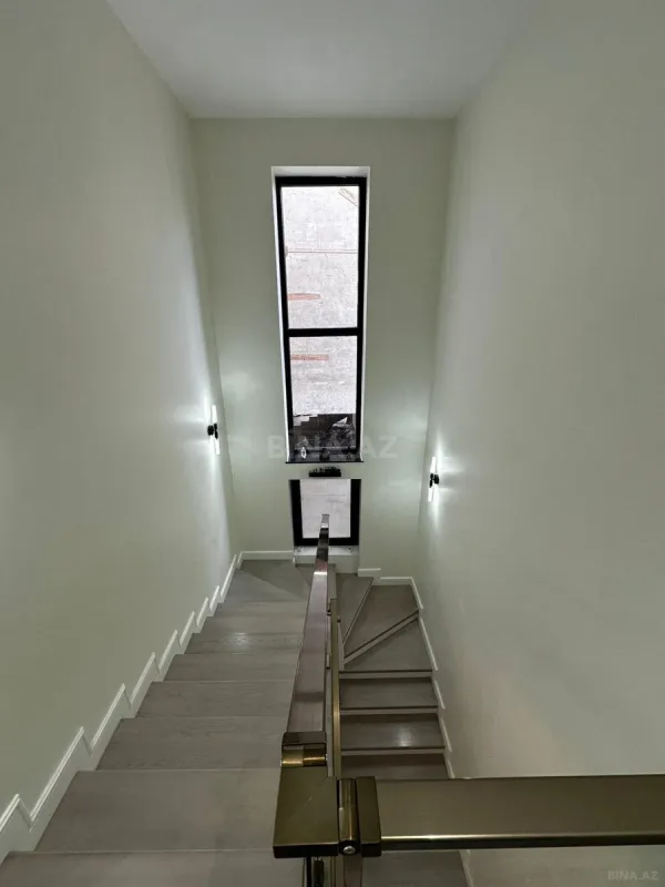 Satılır 5 otaqlı həyət evi 250 m²