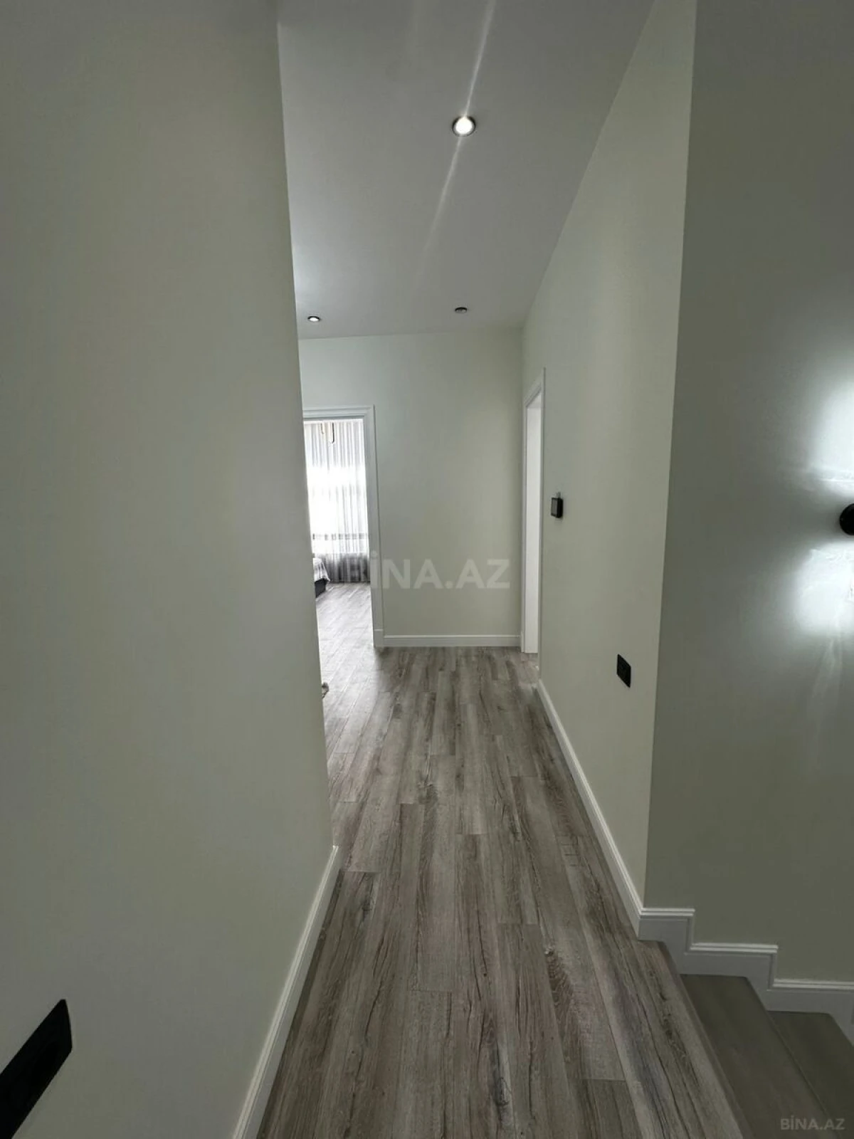 Satılır 5 otaqlı həyət evi 250 m²