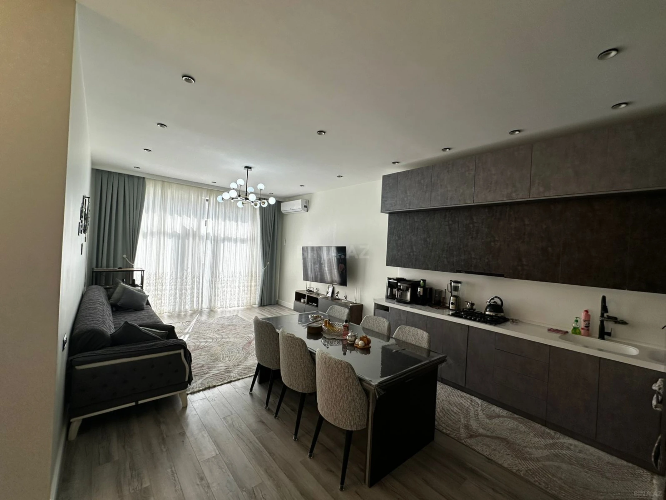 Satılır 5 otaqlı həyət evi 250 m²
